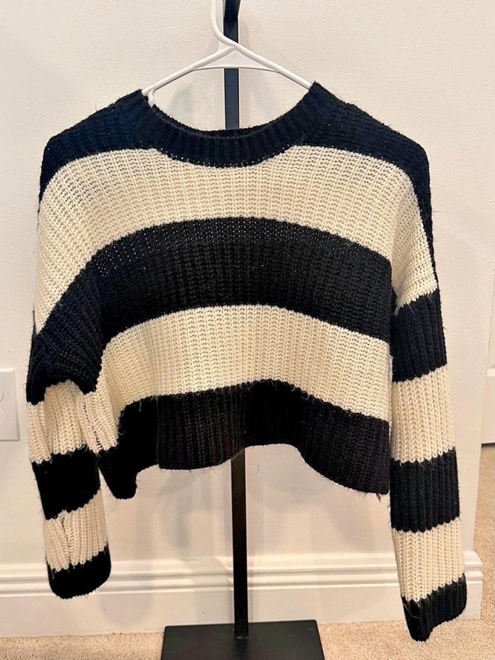 Jessica Simpson Color Block Crewneck Sweater in Black & Cream Size XS